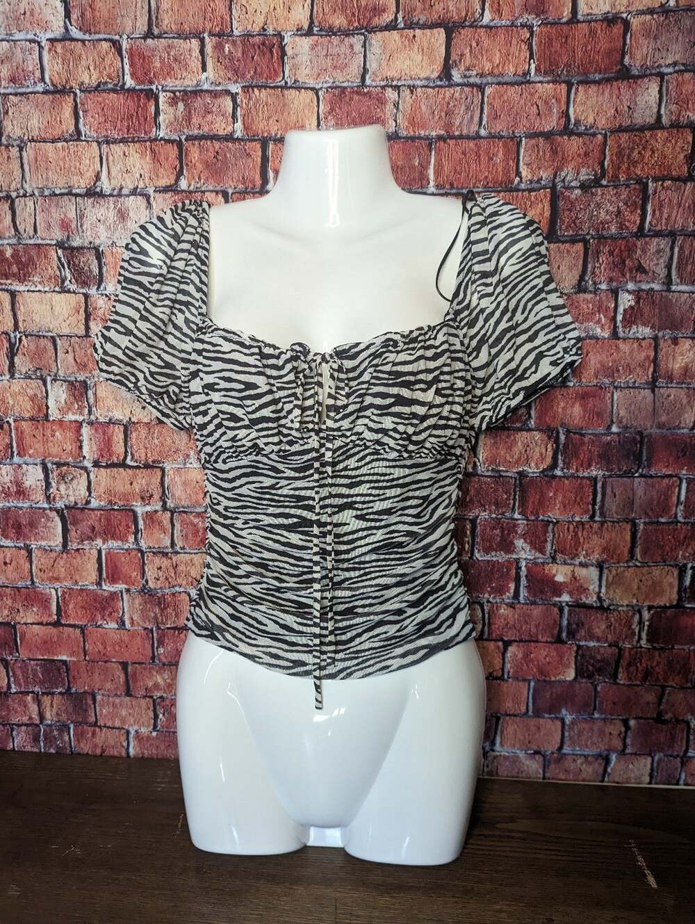 NWT Elodie Zebra Print Gathered Puff Sleeve Top size s